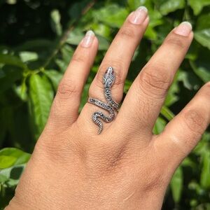 Silver Snake Ring for Reptile Enthusiasts